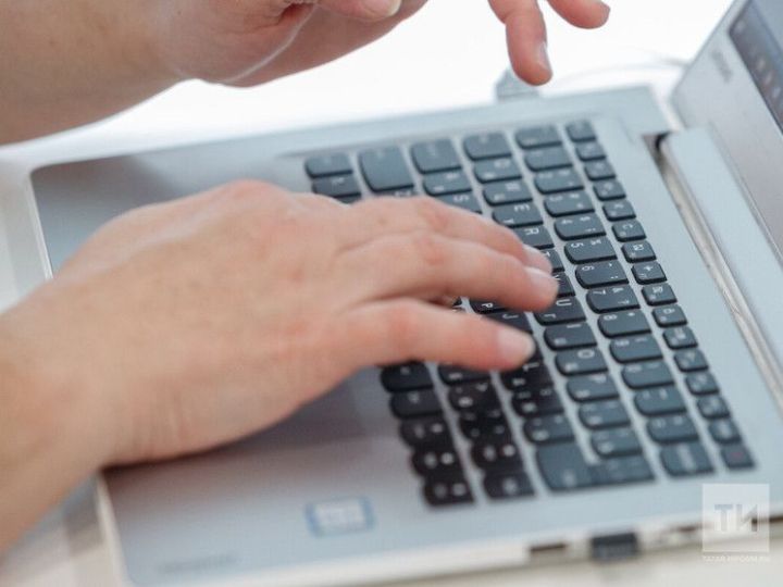Работа за ноутбуком фото "Татар-Информ"