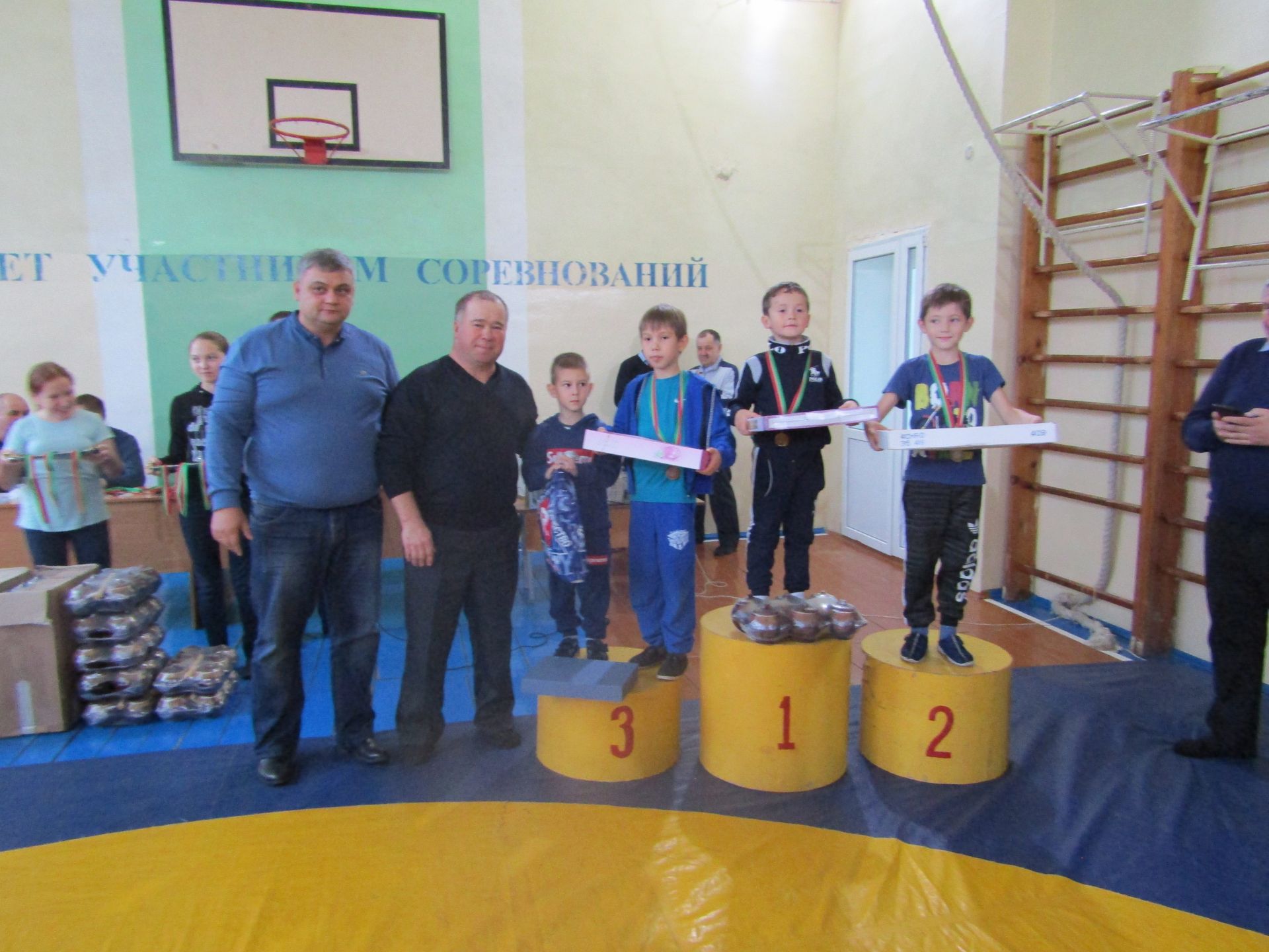 В Кутлу-Букашской школе прошло соревнование по татарской борьбе, посвященное памяти Ильгиза Акмалетдинова