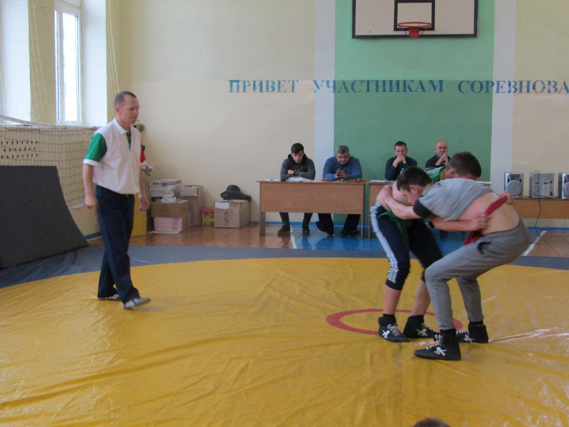 В Кутлу-Букашской школе прошло соревнование по татарской борьбе, посвященное памяти Ильгиза Акмалетдинова