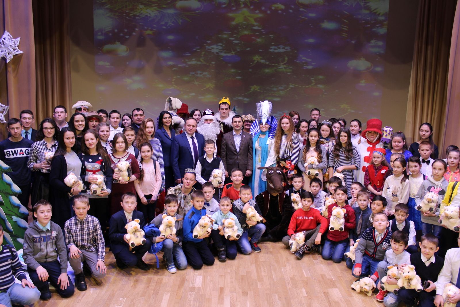 Фоторепортаж с Новогоднего мероприятия  для одаренных детей Рыбно-Слободского района