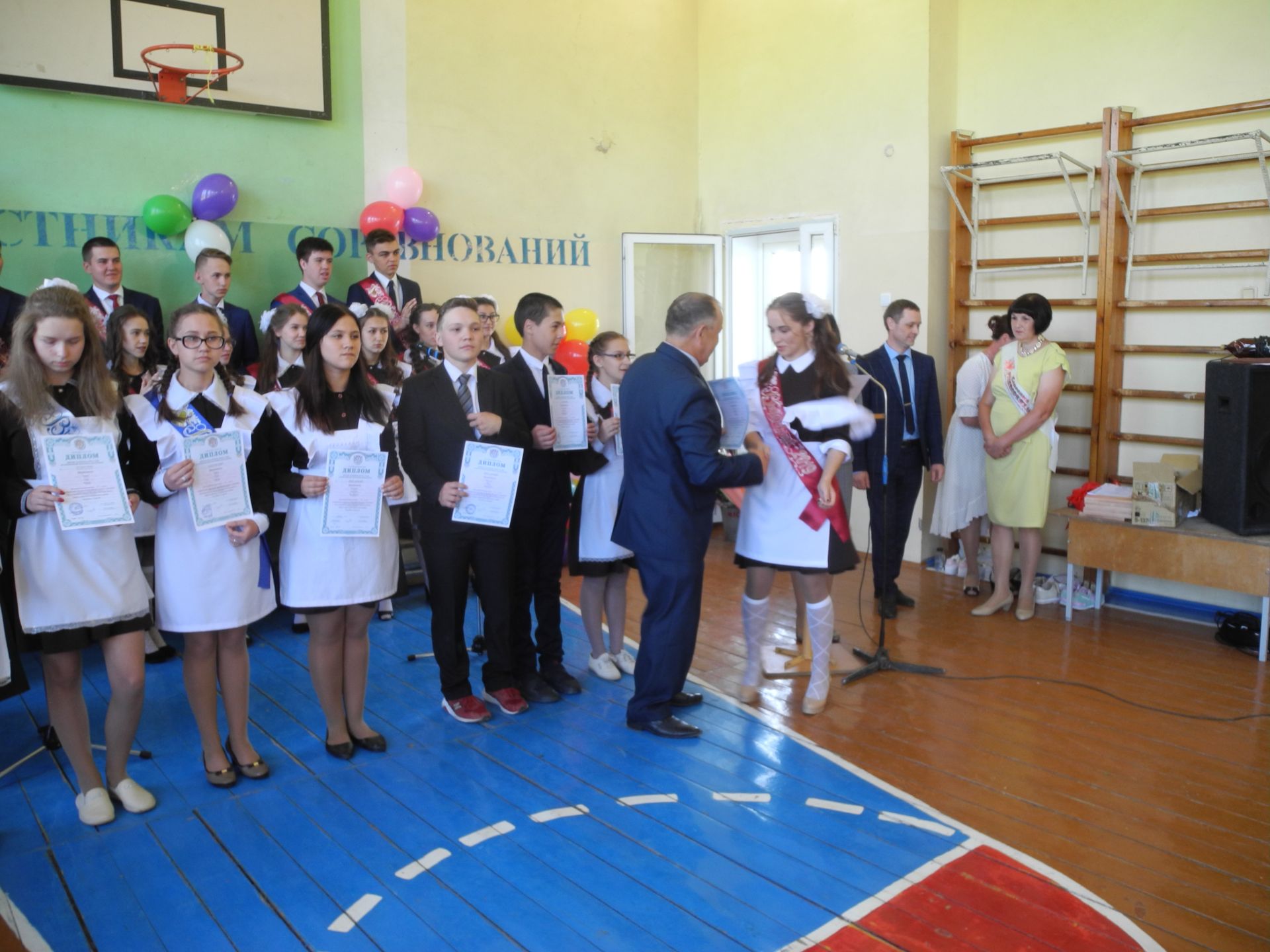 Выпускники  Кутлу-Букашской школы 2019 года  прославили школу своими достижениями