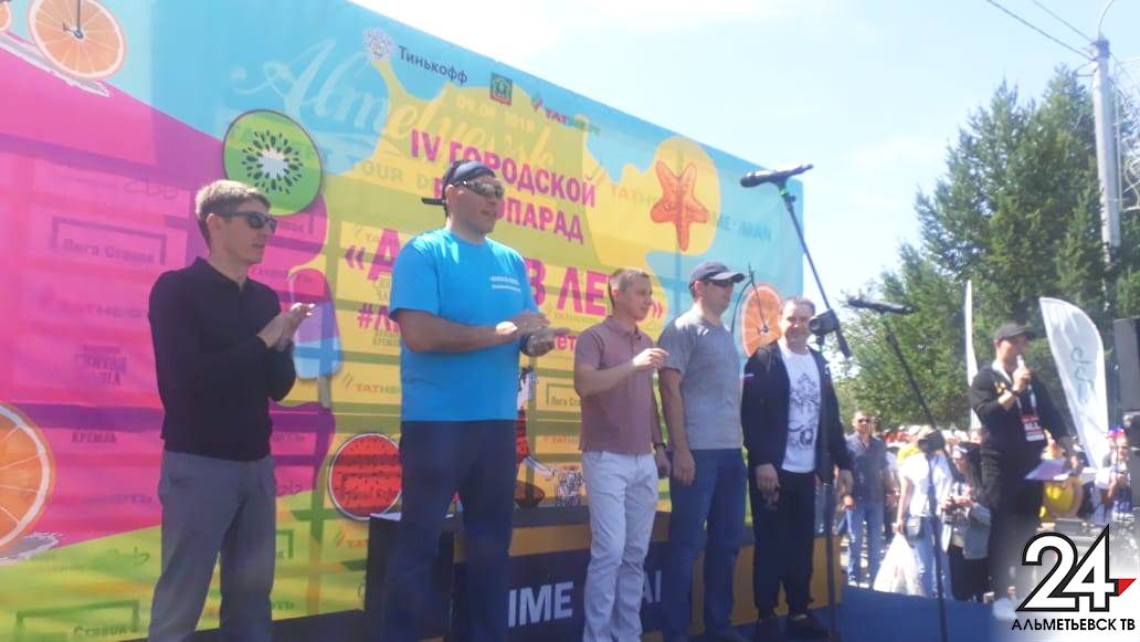 Николай Валуев принял участие в велопараде в Альметьевске