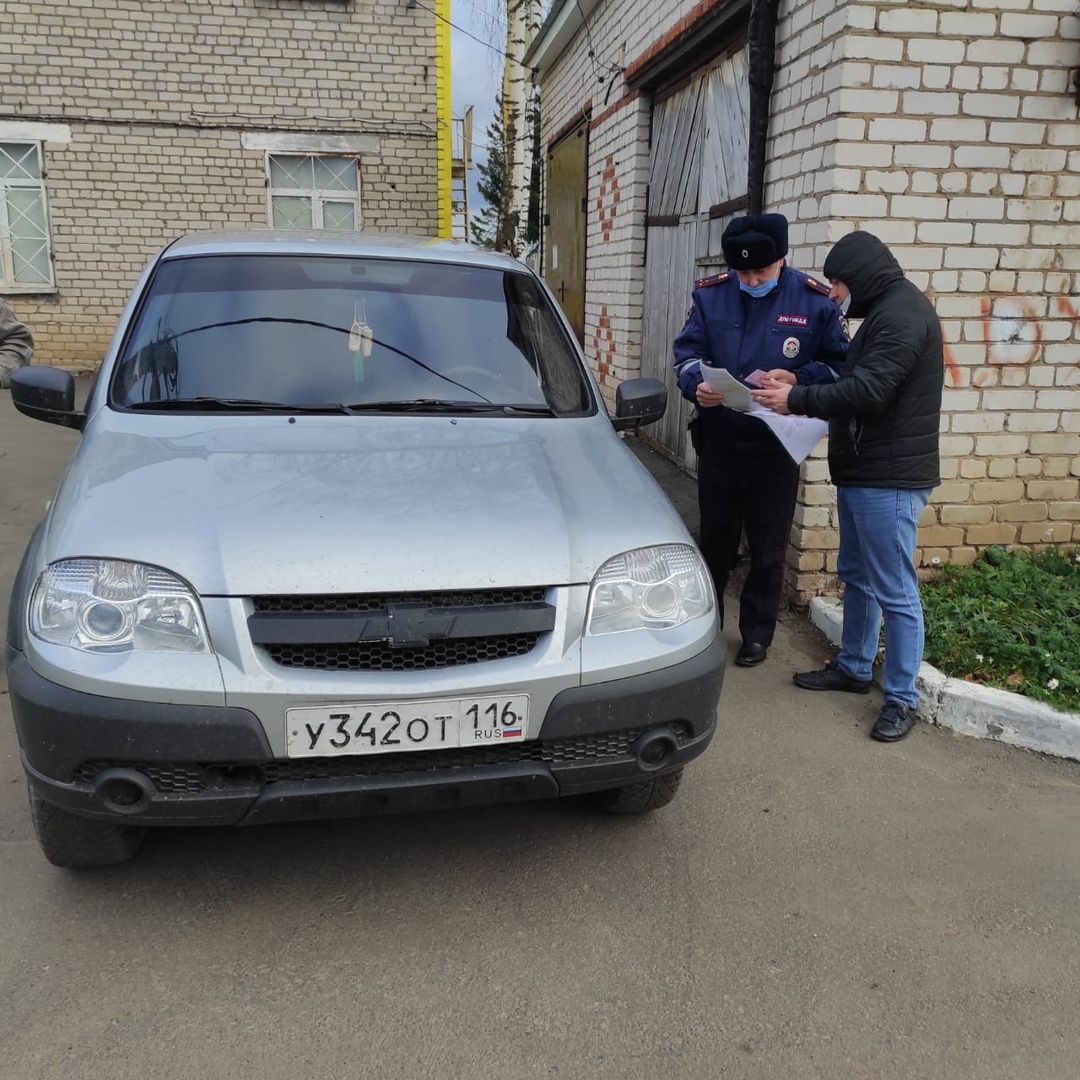 Инспекторы ОГИБДД Рыбно-Слободского района проверили служебные автомобили госслужащих