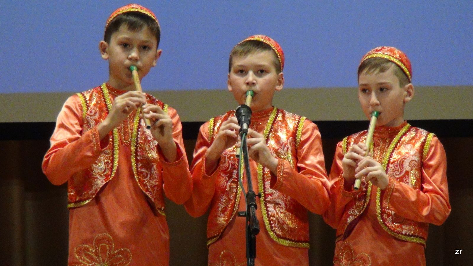 В районном Доме культуры прошло праздничное мероприятие по случаю Международного дня 8 Марта. Фоторепортаж Рустама Змеева