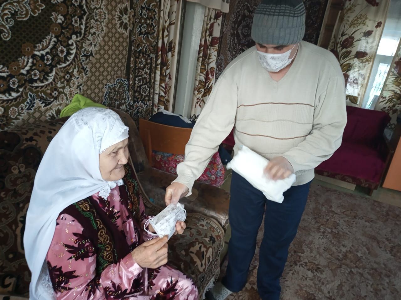 В Рыбно-Слободском районе волонтеры доставляют пожилым людям продукты первой необходимости