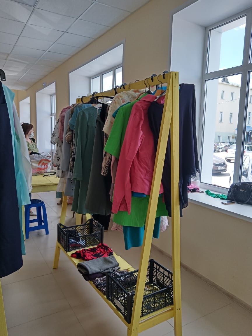 Силами предпринимателей в Рыбно-Слободском районе открылся пункт приема вещей