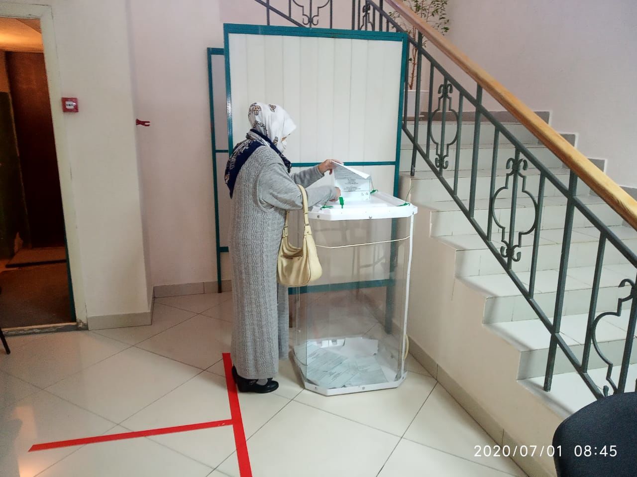 Супружеская пара Мингалиевых - уважаемых в Рыбно-Слободском районе людей, пришла на голосование в праздничном одеянии и с хорошим настроением