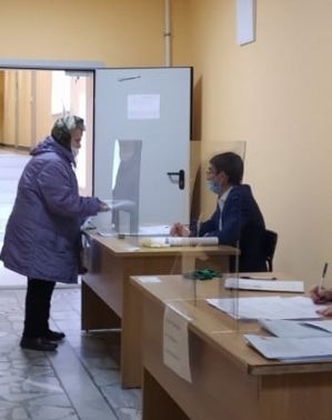 На избирательном участке 2418 Рыбно-Слободского района выборы проходят с активностью избирателей