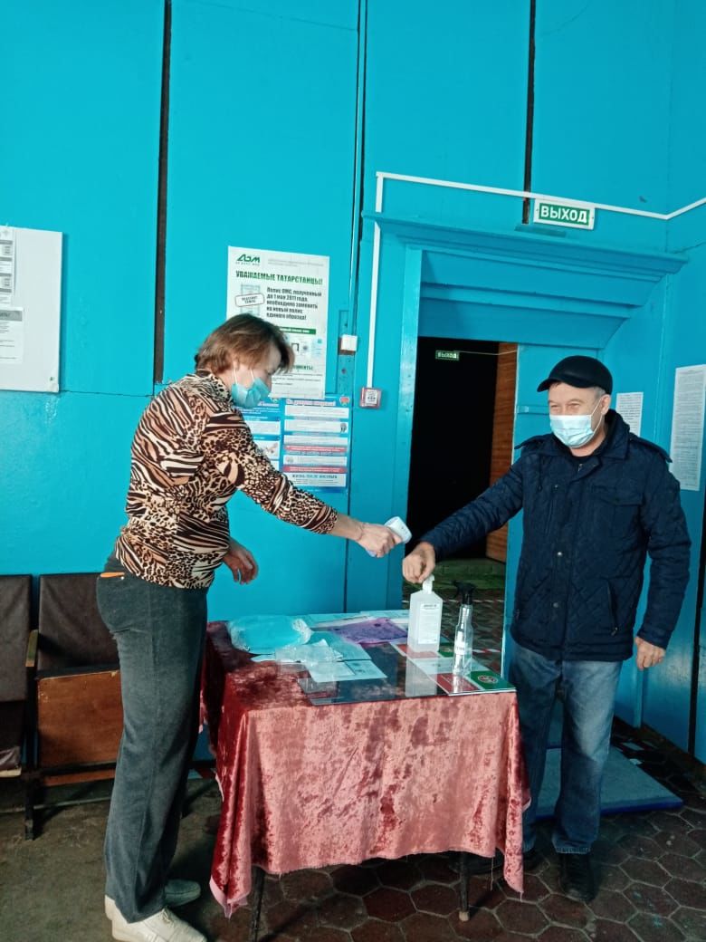 Анатыш авылында  19 сентябрьдә иртәнге сәгать 9 да  390 кеше сайлауларда тавыш биргән