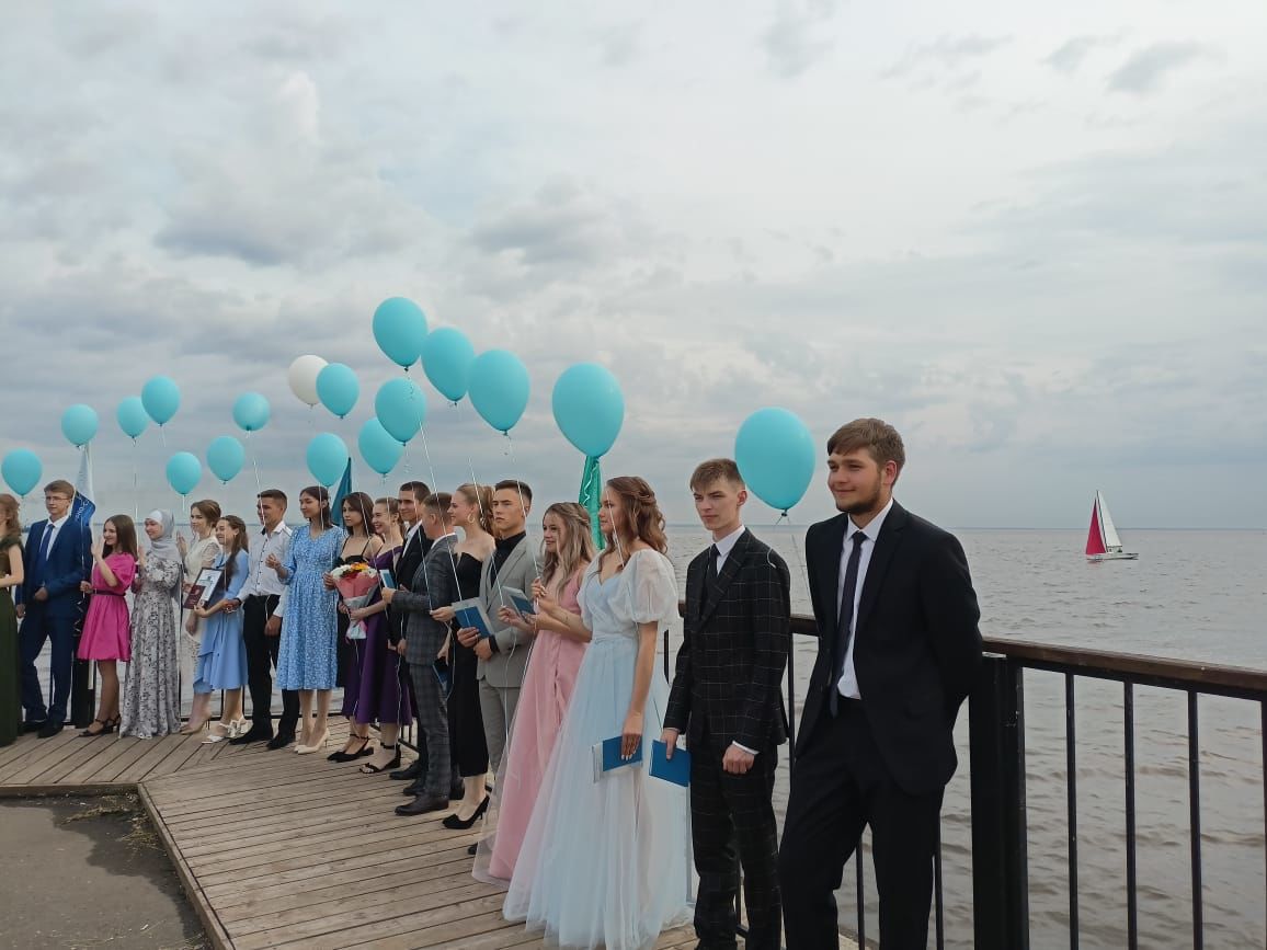 Сегодня на Набережной прошел выпускной вечер для учащихся Рыбно-Слободского района.