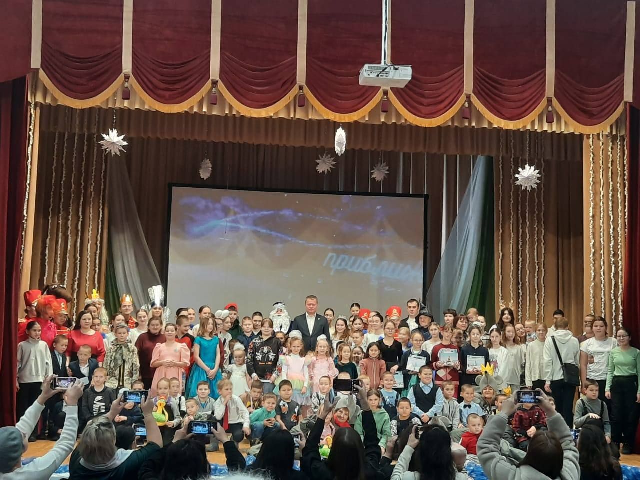 Новогодний праздник для детей Рыбно-Слободского района