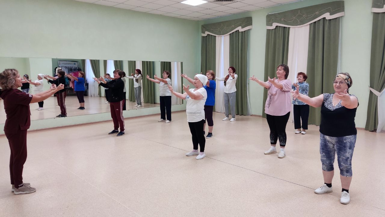 В Рыбно-Слободском районе проходят занятия по линейным танцам для пожилых людей