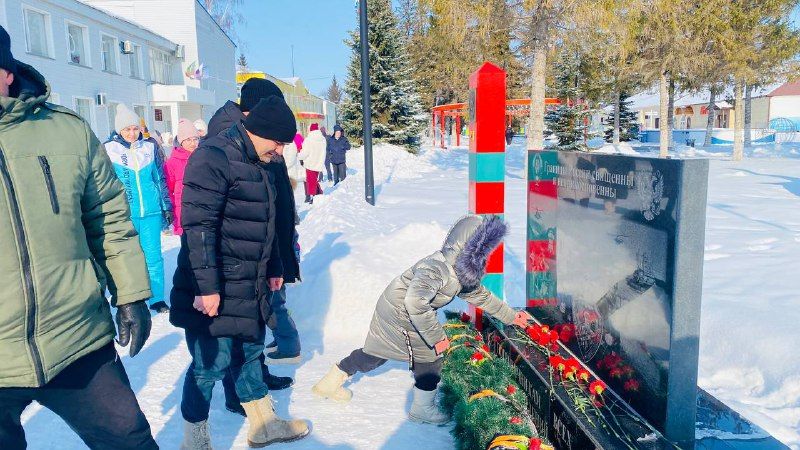 Бүген Балык Бистәсендә Ватанны саклаучылар көне уңаеннан митинг узды.