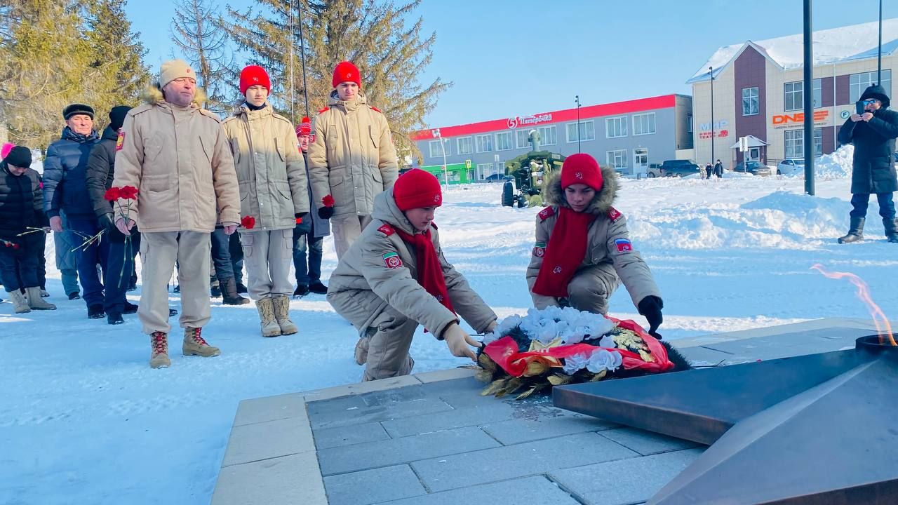 Бүген Балык Бистәсендә Ватанны саклаучылар көне уңаеннан митинг узды.
