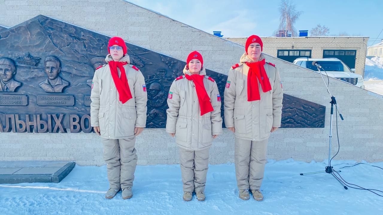 Бүген Балык Бистәсендә Ватанны саклаучылар көне уңаеннан митинг узды.