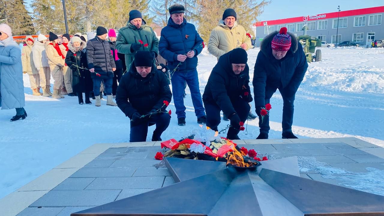 Бүген Балык Бистәсендә Ватанны саклаучылар көне уңаеннан митинг узды.