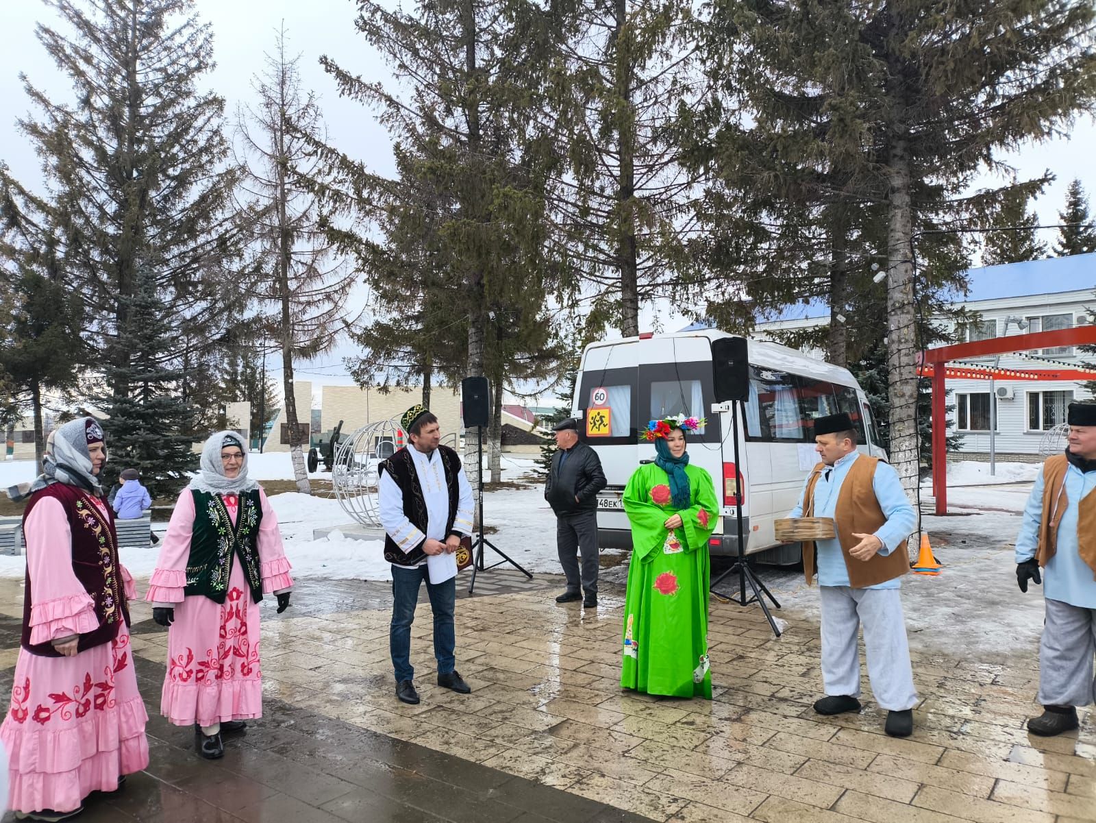 В Рыбной Слободе , на центральной площади прошел праздник «Навруз»