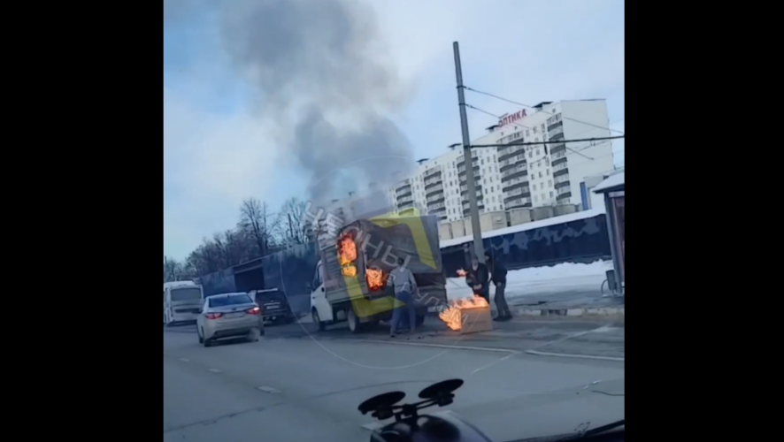 Грузовик сгорел на глазах прохожих в  Татарстане