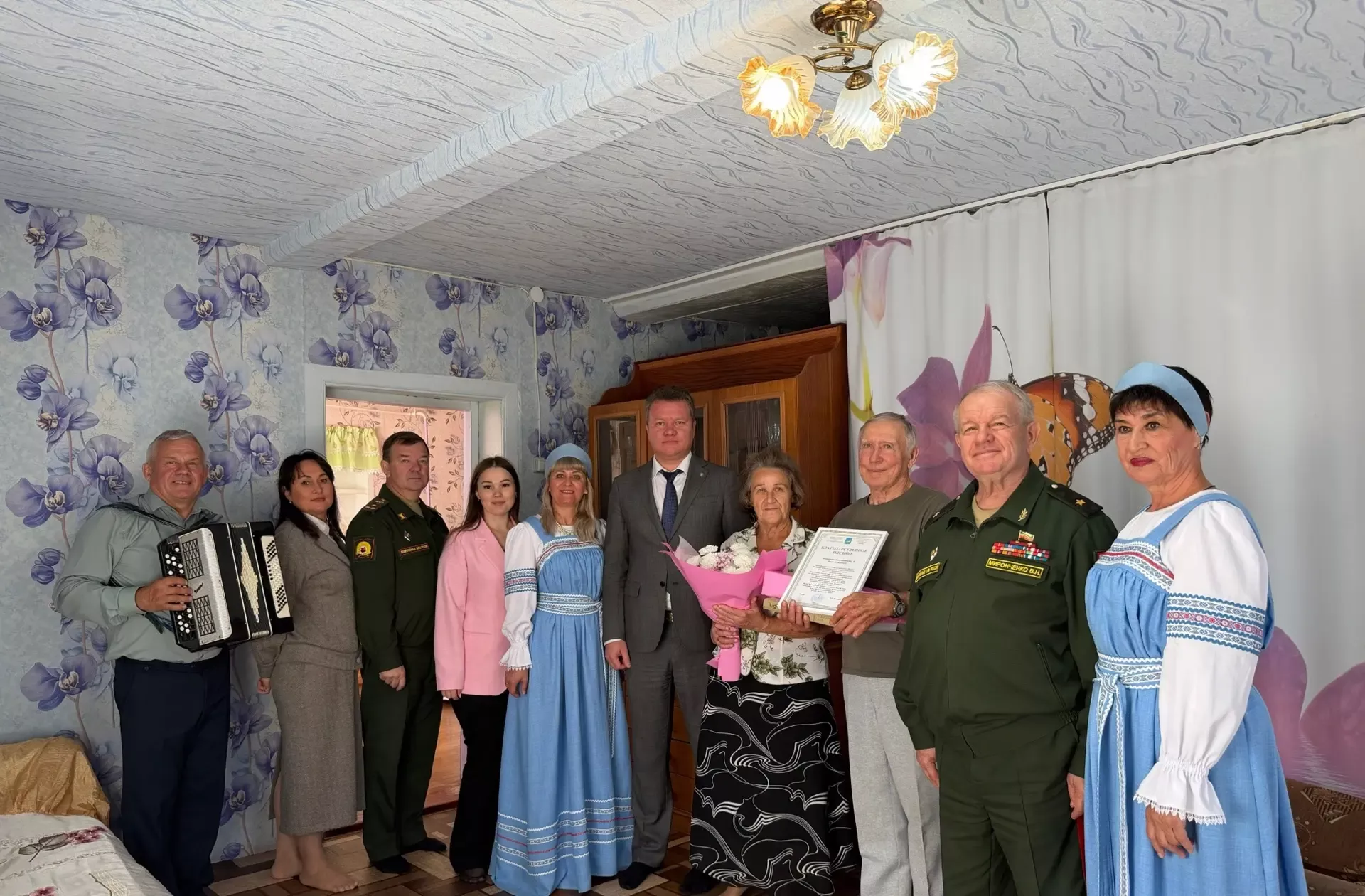 Радик Ислямов поздравил семьи Шайхиевых и Бегуновых с золотым юбилеем