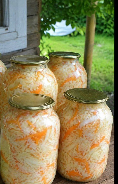 Хрустящая капуста с морковью в простом маринаде
