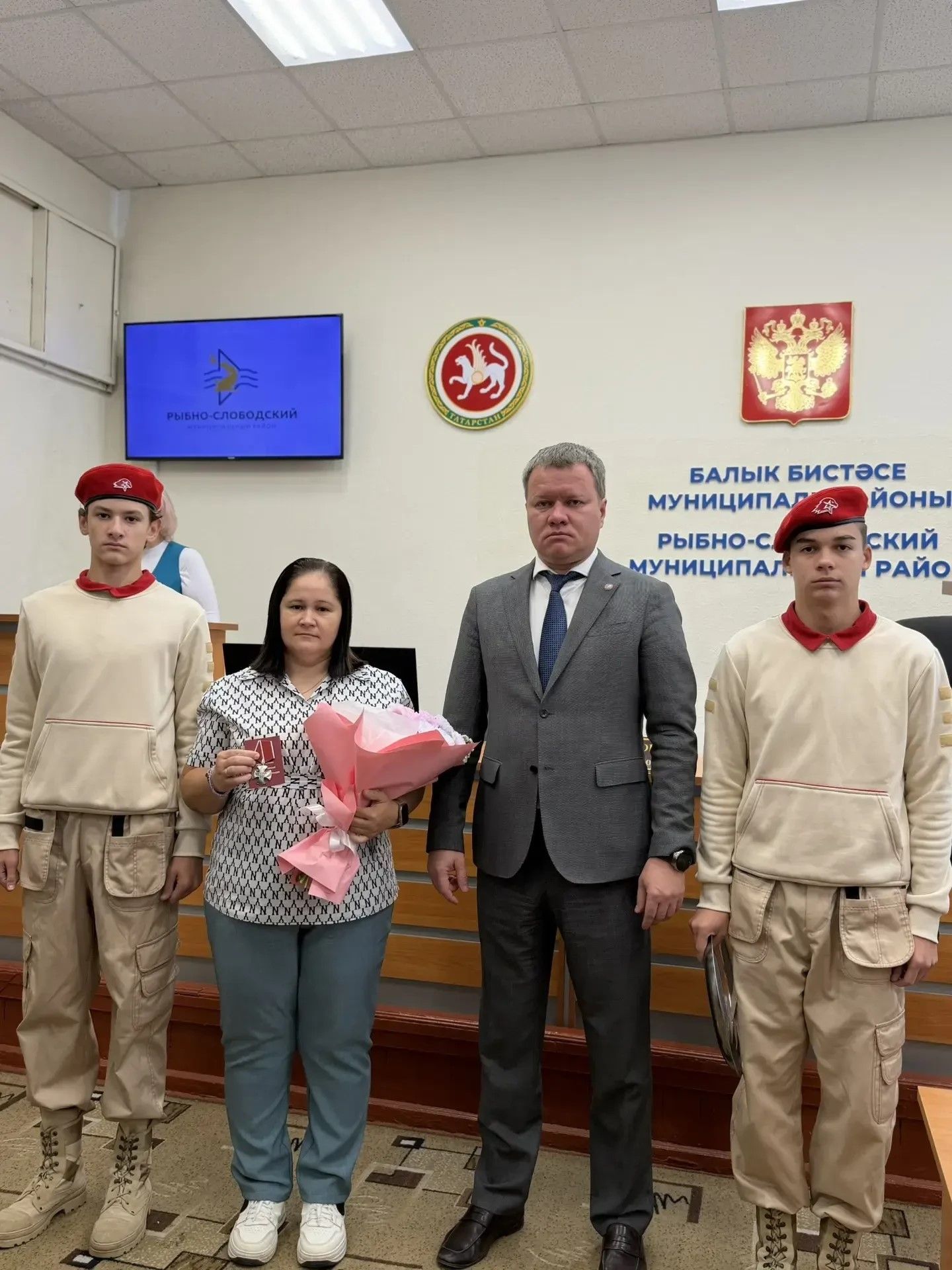 В Рыбной Слободе вручили ордена и медали семьям погибших
