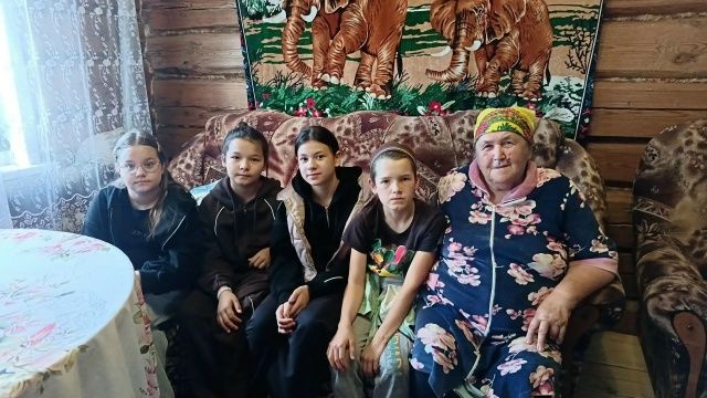 Школьники из Биектау поддержали Ранию Хафизуллину на участке