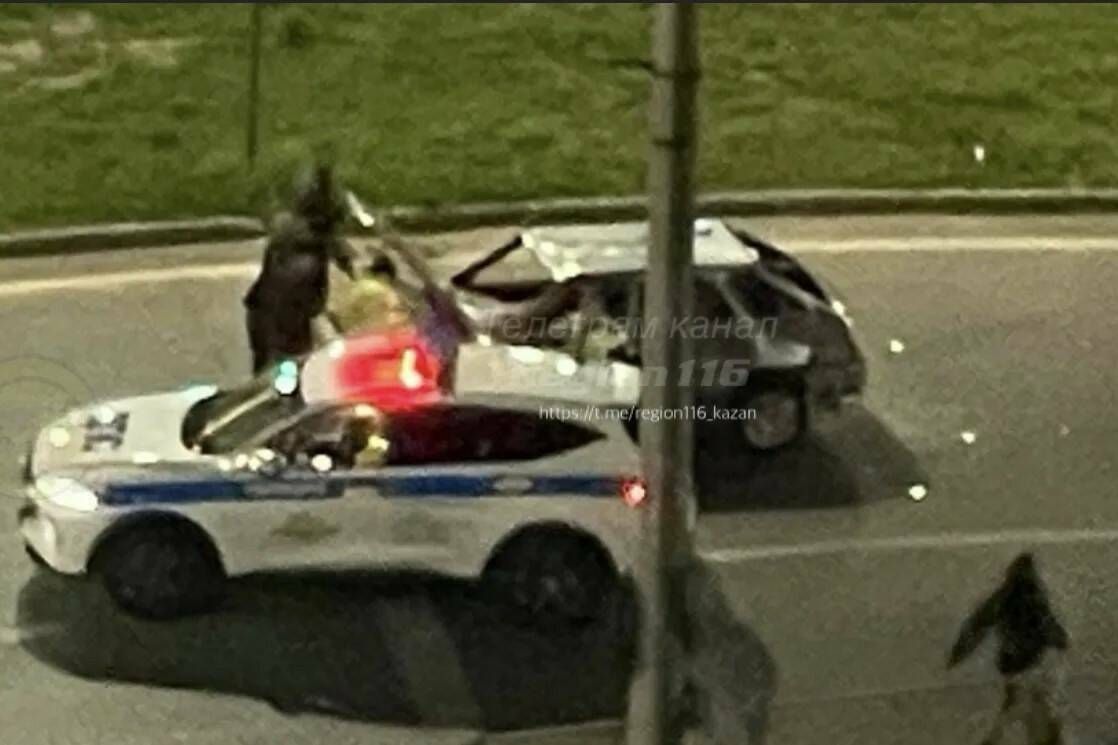 В Казани 25-летний водитель разбил свою машину во время оформления