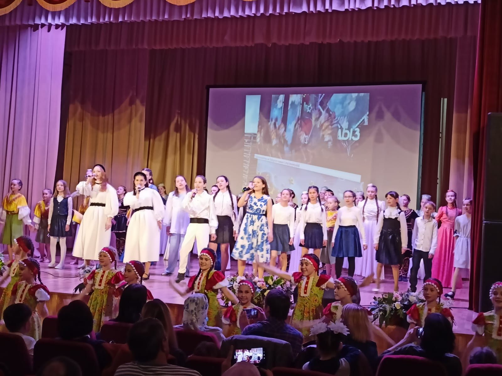 В районном доме культуры Рыбно - Слободского района состоялся праздничный концерт