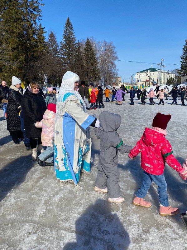 В Рыбно-Слободском районе, на центральной площади прошел праздник «Навруз»