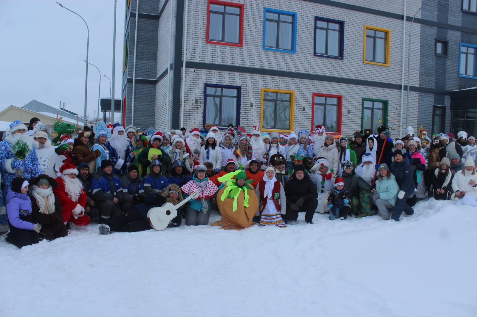 В Рыбно-Слободском районе прошло шествие сказочных героев🎅❄🎄