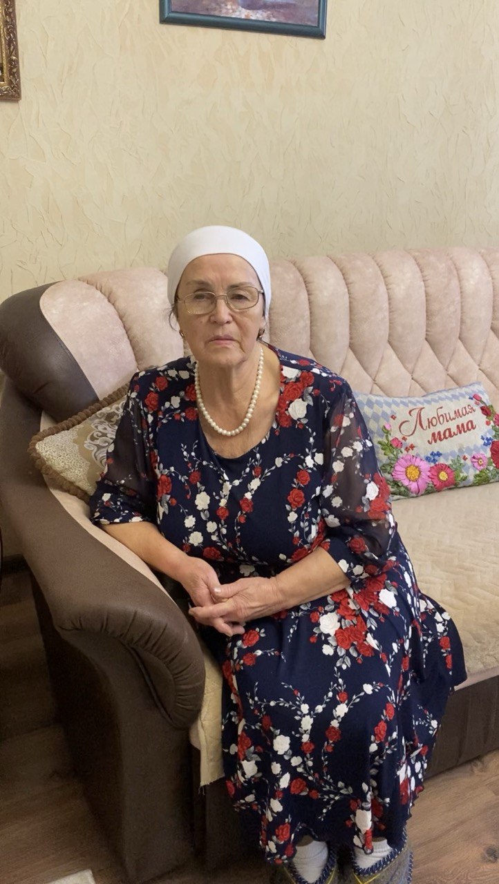 Пенсионерка Расима Минтагирова из села Полянка Рыбно-Слободского района создаёт картины из мозаики.