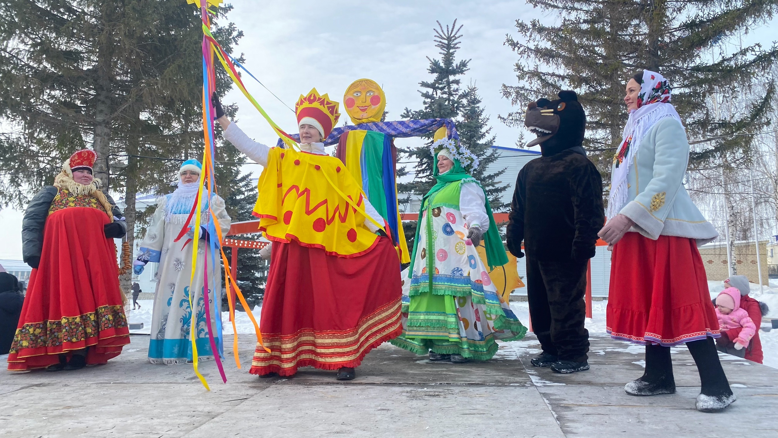 В Рыбной Слободе проводили зиму. На Масленичном гулянии было много народу! Эх весело же здесь было!