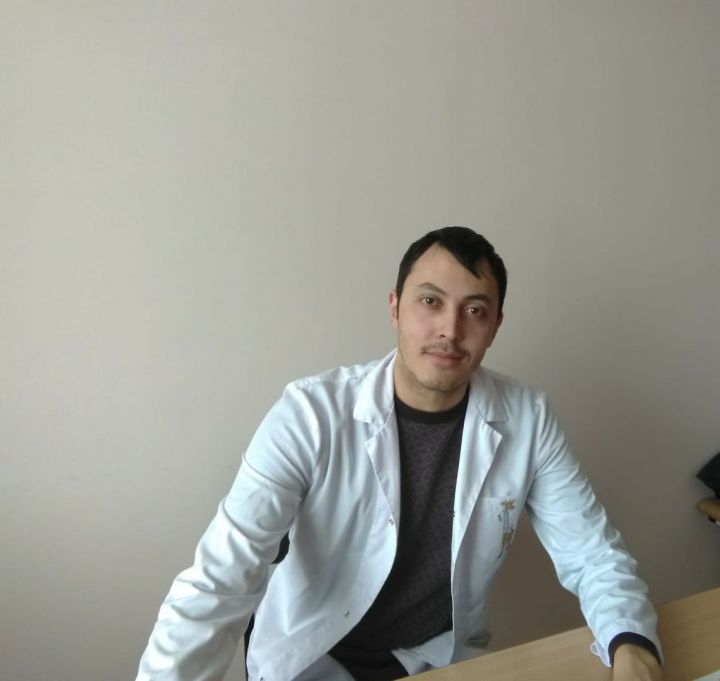 С чего начинается день врача, который спасает от инфекций? 🩺