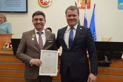 Радик Ислямов вручил награды рыбнослободцам