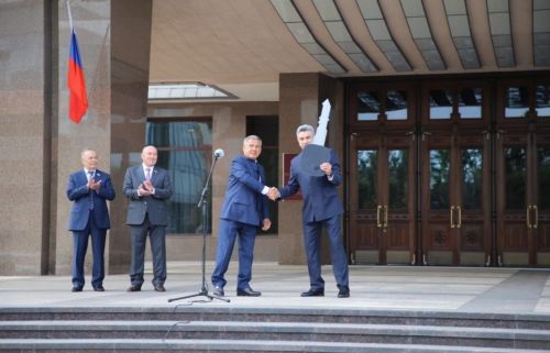 Рустам Минниханов подарил Рыбно - Слободскому району новый автомобиль