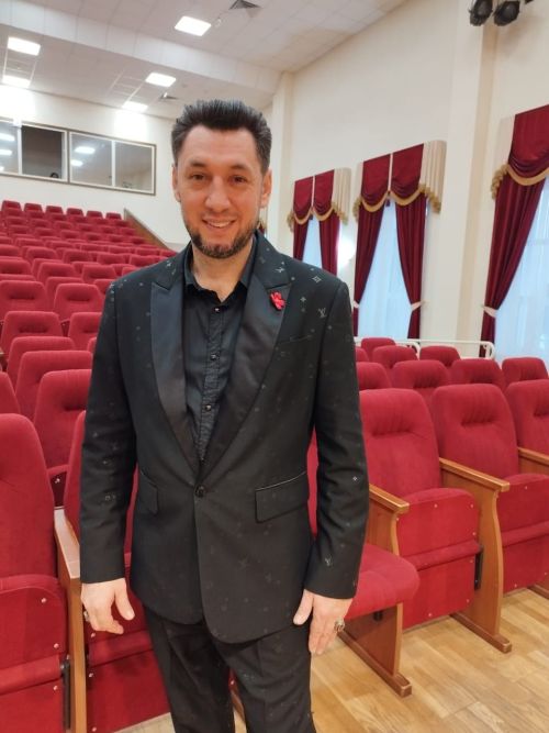Заслуженный артист Татарстана Фирдус Тямаев продолжает делать добрые дела, как и поет в своей песне