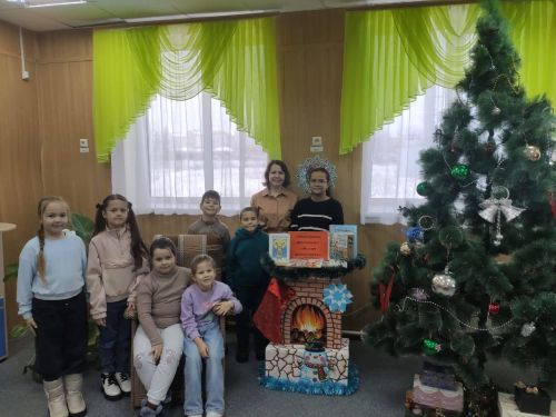 Полянка китапханә-ял итү үзәгендә башлангыч сыйныф укучылары булып китте