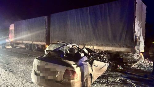 Столкновение легкового автомобиля с фурой унесло жизнь человека
