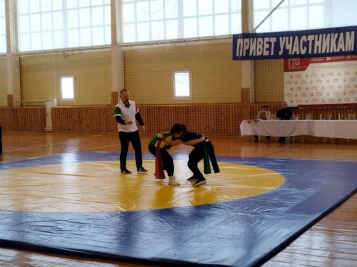 Балык Бистәсендә милли көрәш буенча ярышлар узды.