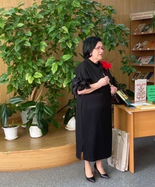 Полянка китапханә-ял итү үзәгендә «Өзелмәсен буыннар чылбыры» исемле матур  чара булып узды.