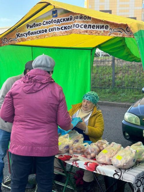 Рыбнослободцы порадовали горожан на ярмарке в Осиново