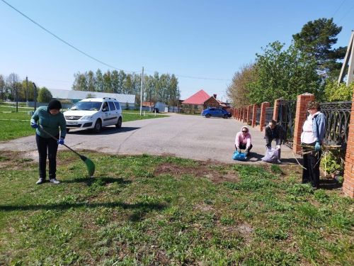 Всероссийский субботник: редакция «Авыл офыклары» вышла на уборку