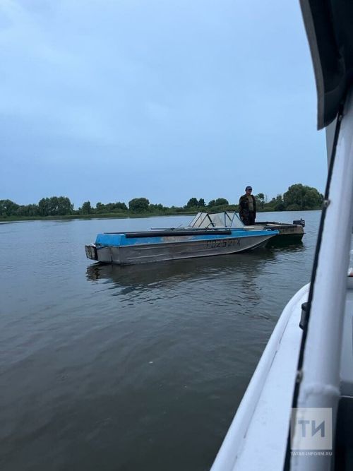 В Татарстане на Каме два брата едва не утонули перевернувшись в резиновой лодке