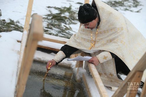 Как безопасно окунуться в ледяную воду на Крещение Господне