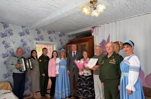 Радик Ислямов поздравил семьи Шайхиевых и Бегуновых с золотым юбилеем