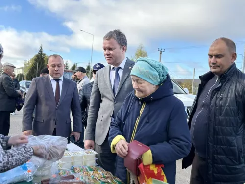 Ярмарка ко Дню пожилых людей: радость для жителей района