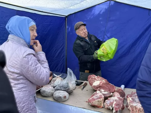 Ярмарка ко Дню пожилых людей: радость для жителей района