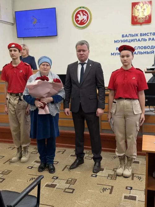 Вручили награды военнослужащим и семьям защитников