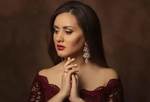 Певица Чэчкэ проходит лечение капельницами в больнице