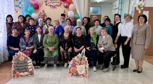 Праздник в Урахчинской ООШ объединил педагогов разных поколений